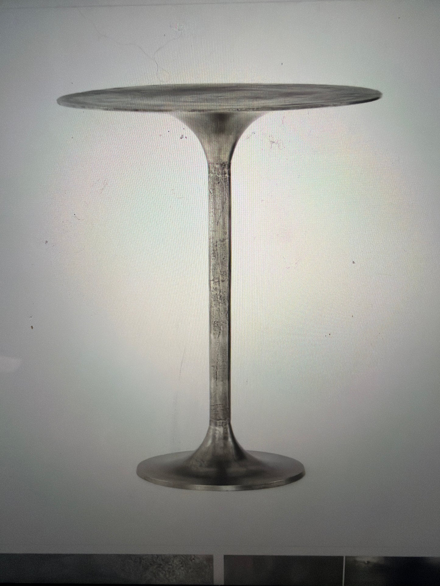 Simone bar table