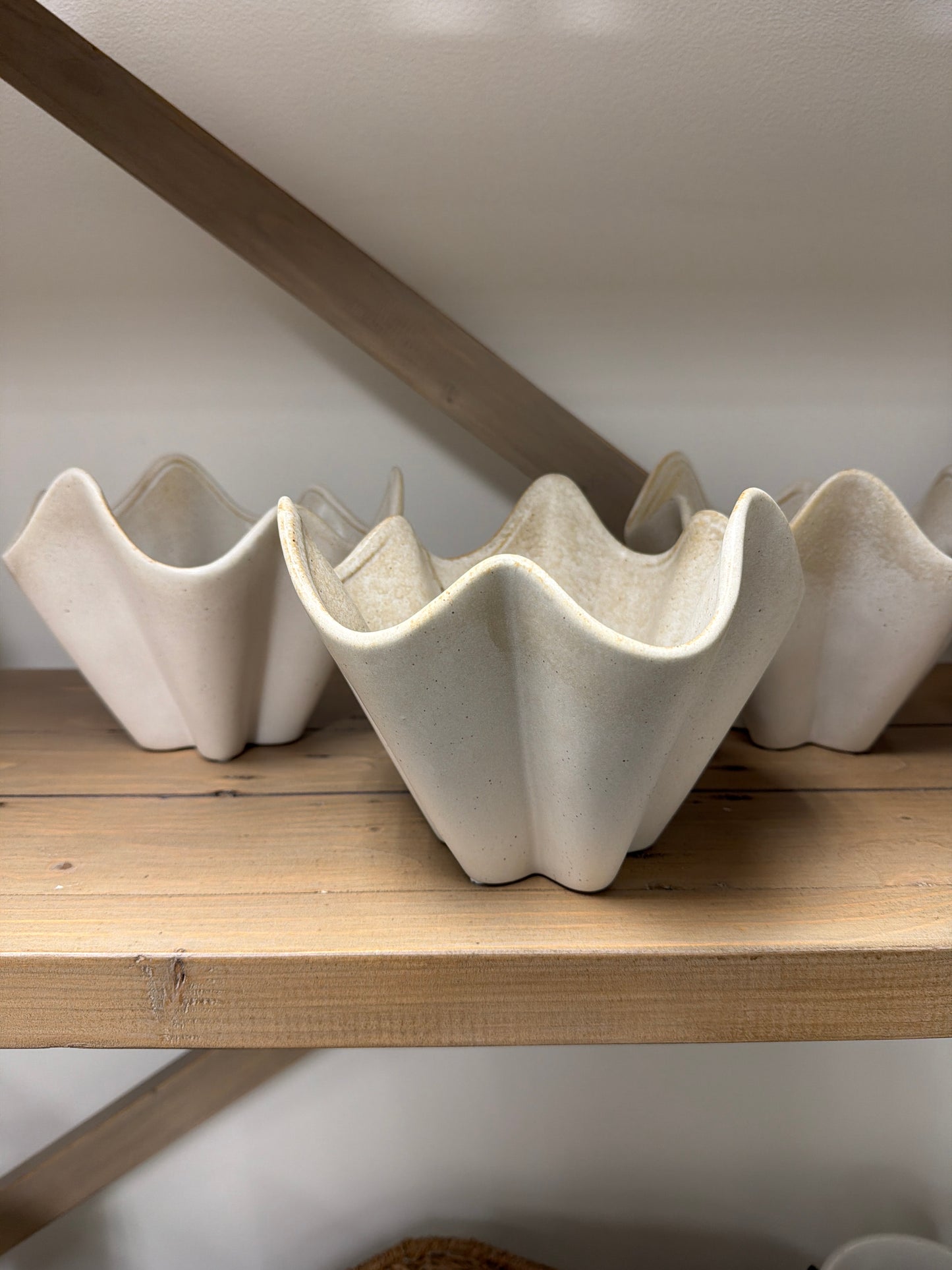 Stoneware planter wavy