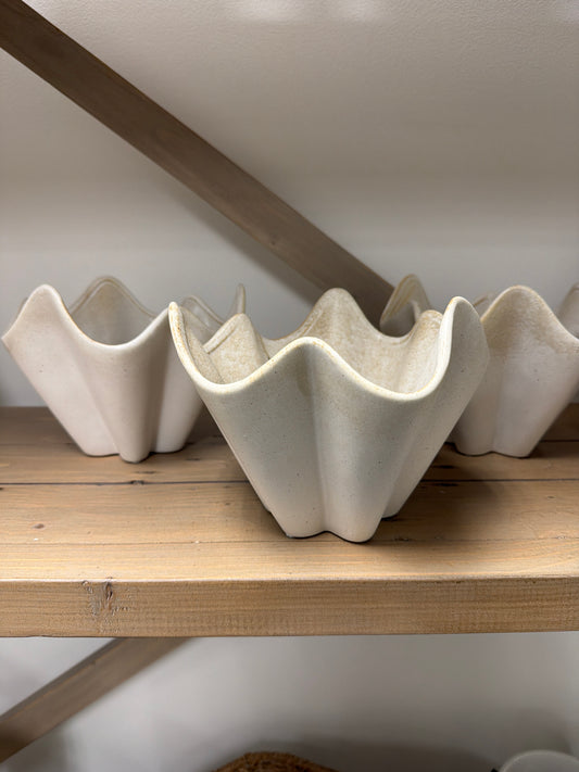 Stoneware planter wavy