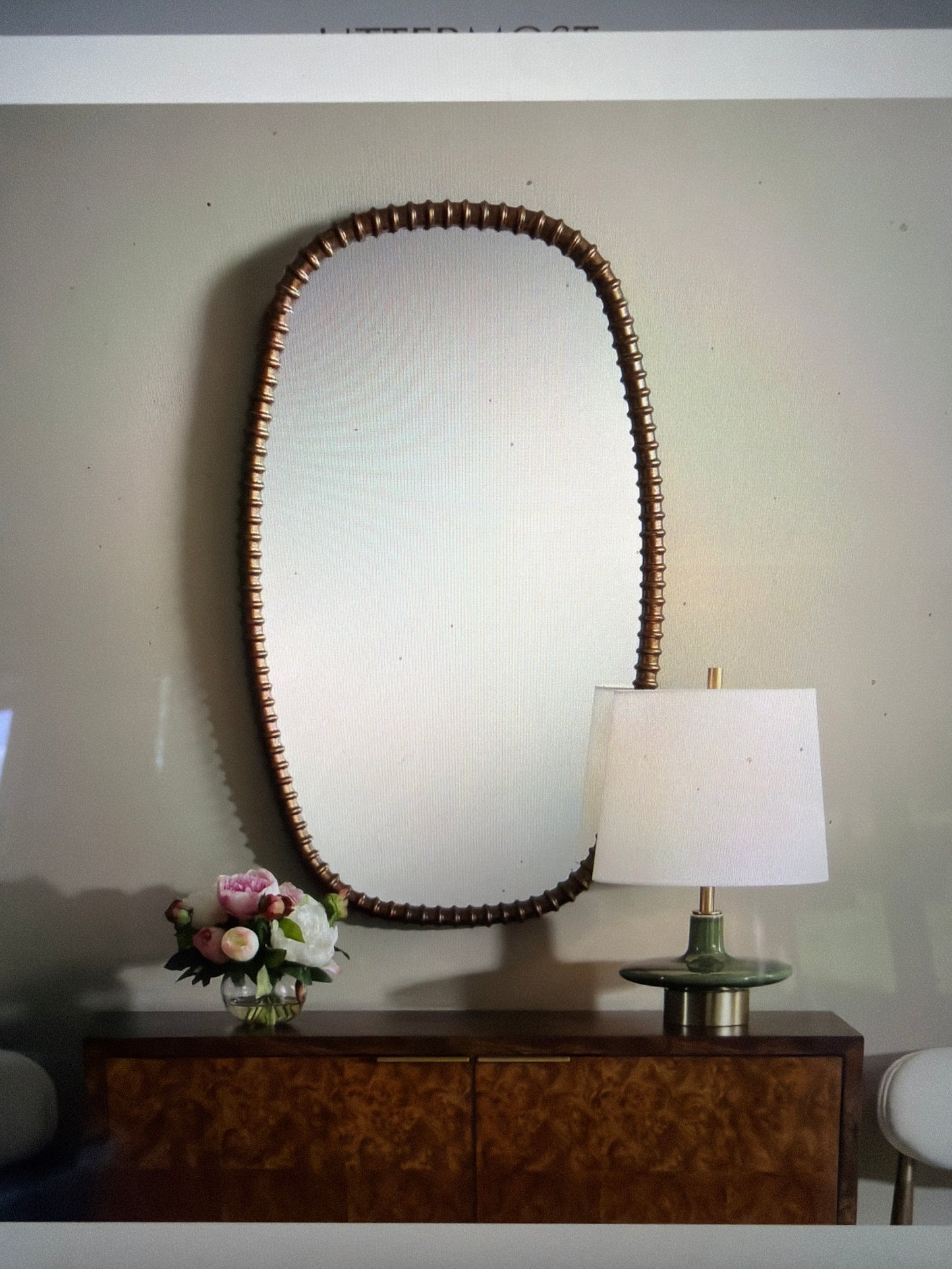Apia mirror