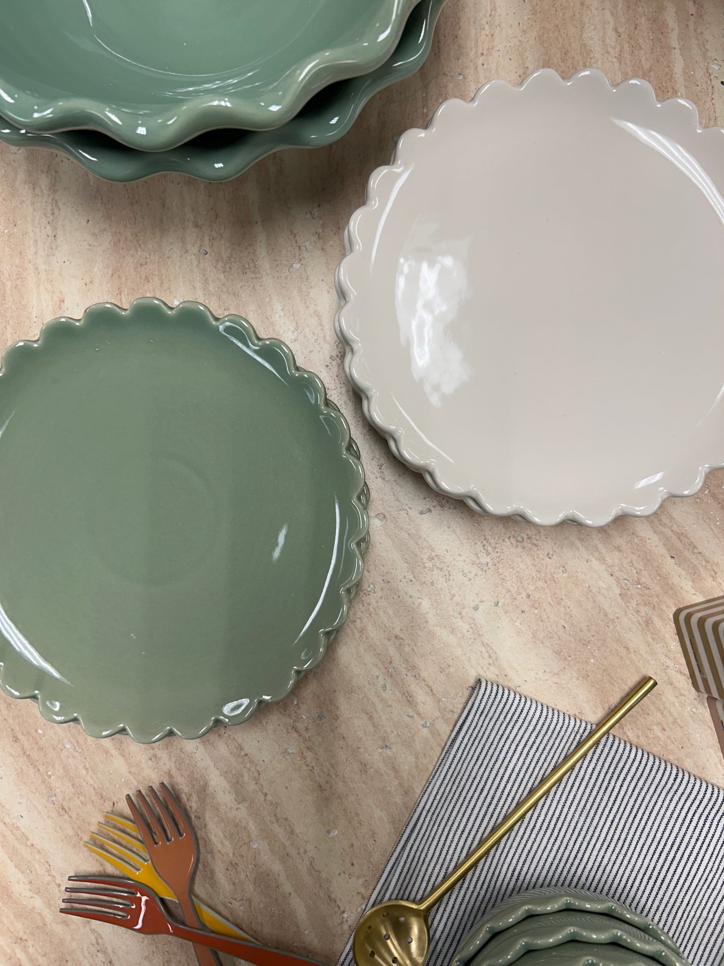 SCALLOPED PLATE