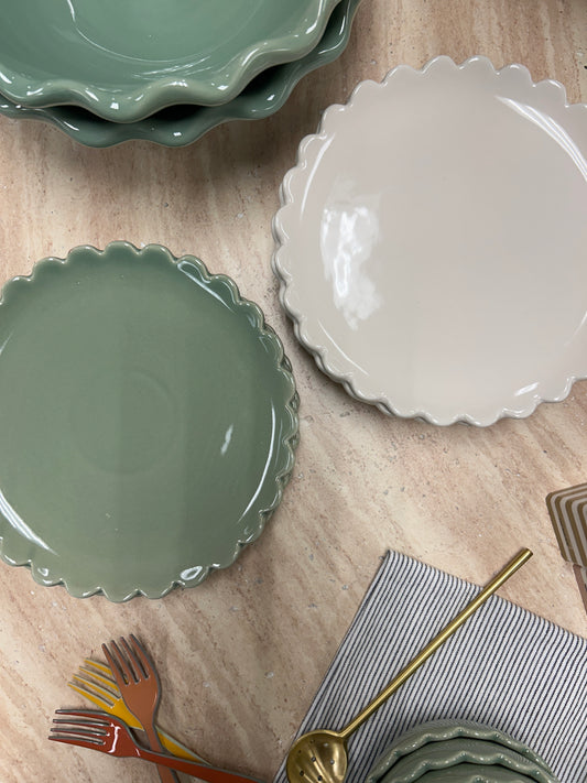 SCALLOPED PLATE