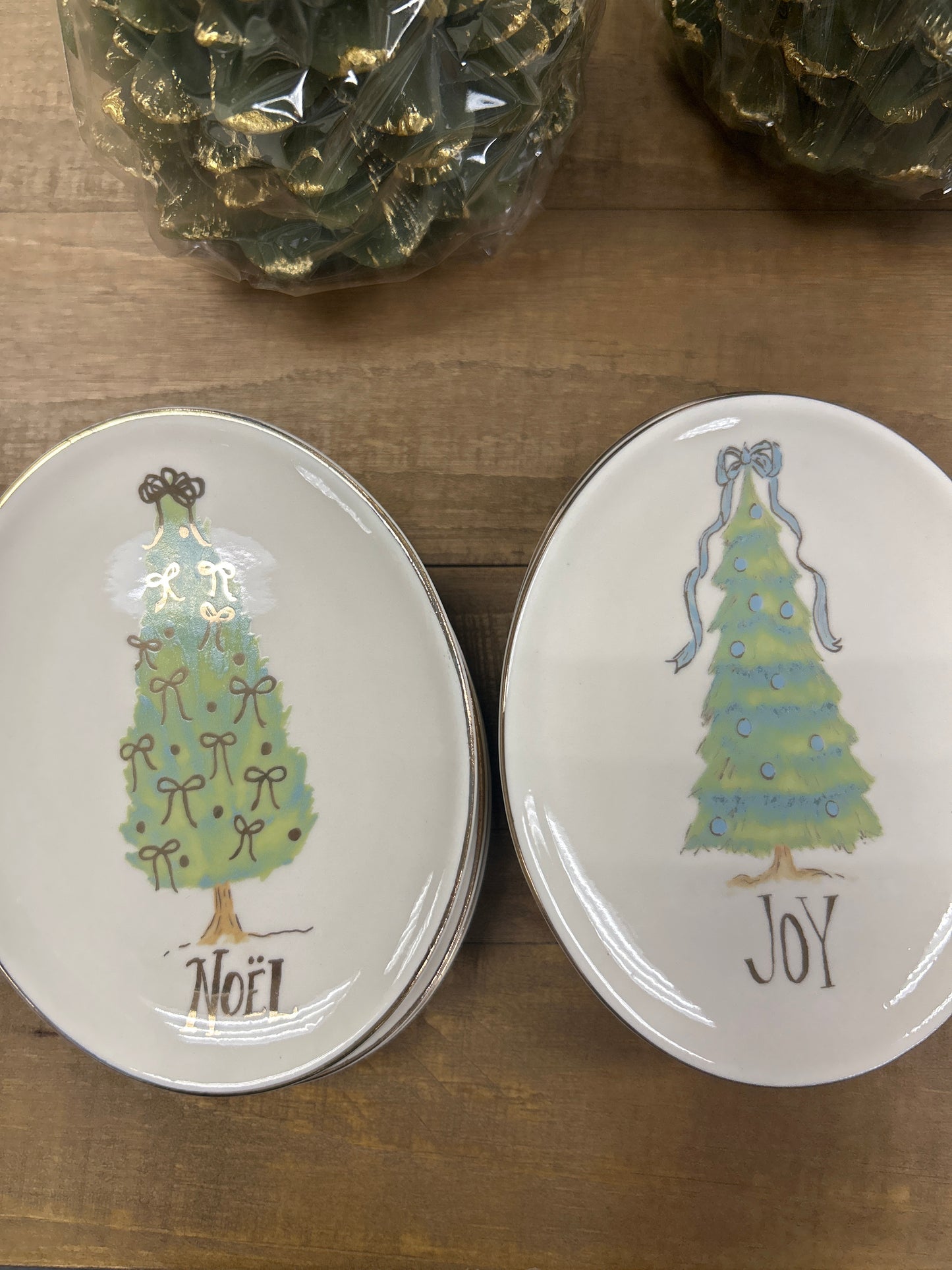 Oval Stoneware Dish with Christmas Tree, Word, 4 Styles ©