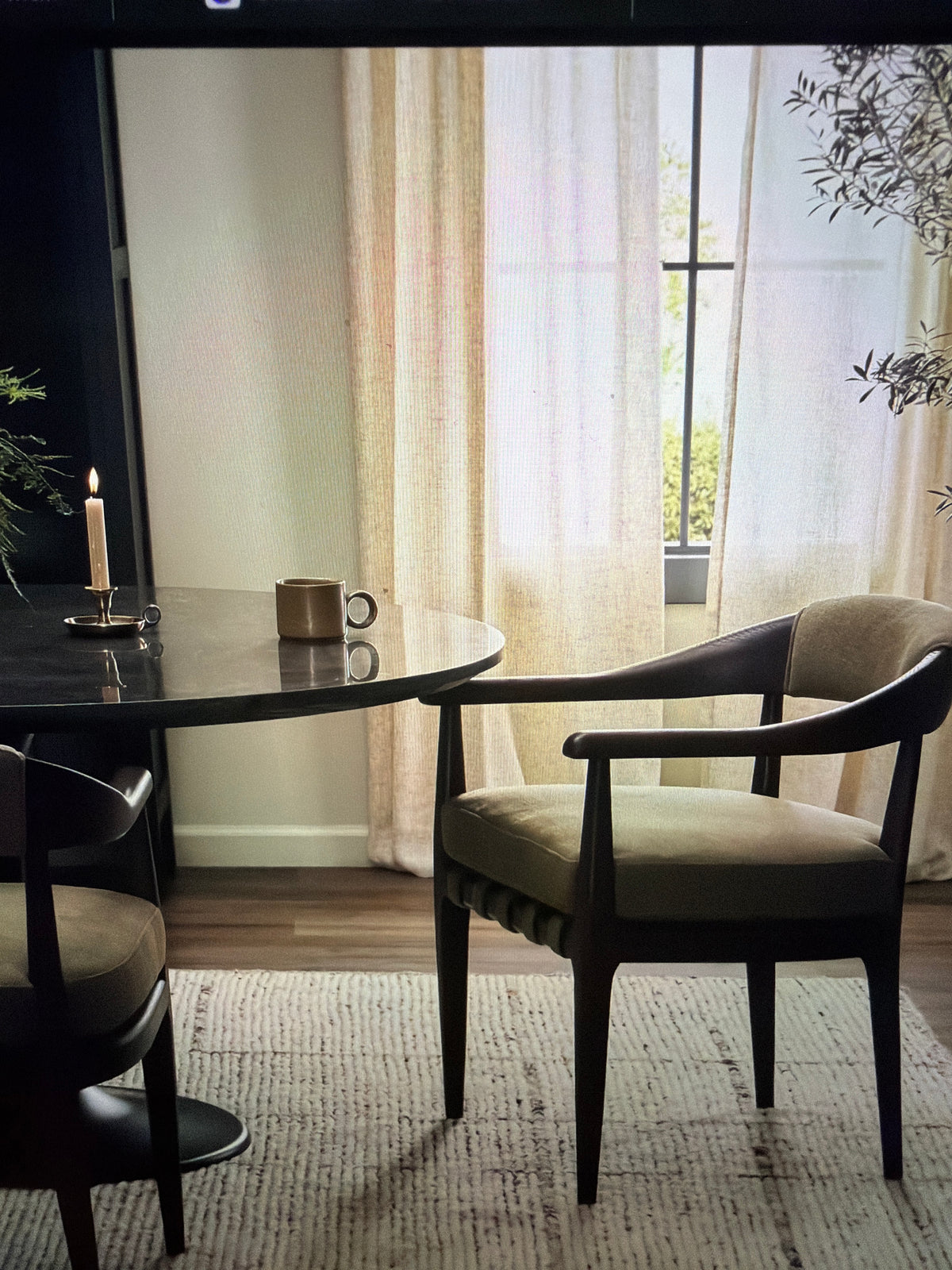 Dan accent chair