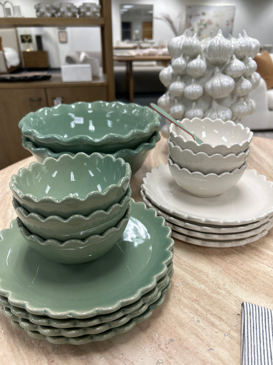 SCALLOPED BOWLS SMALL
