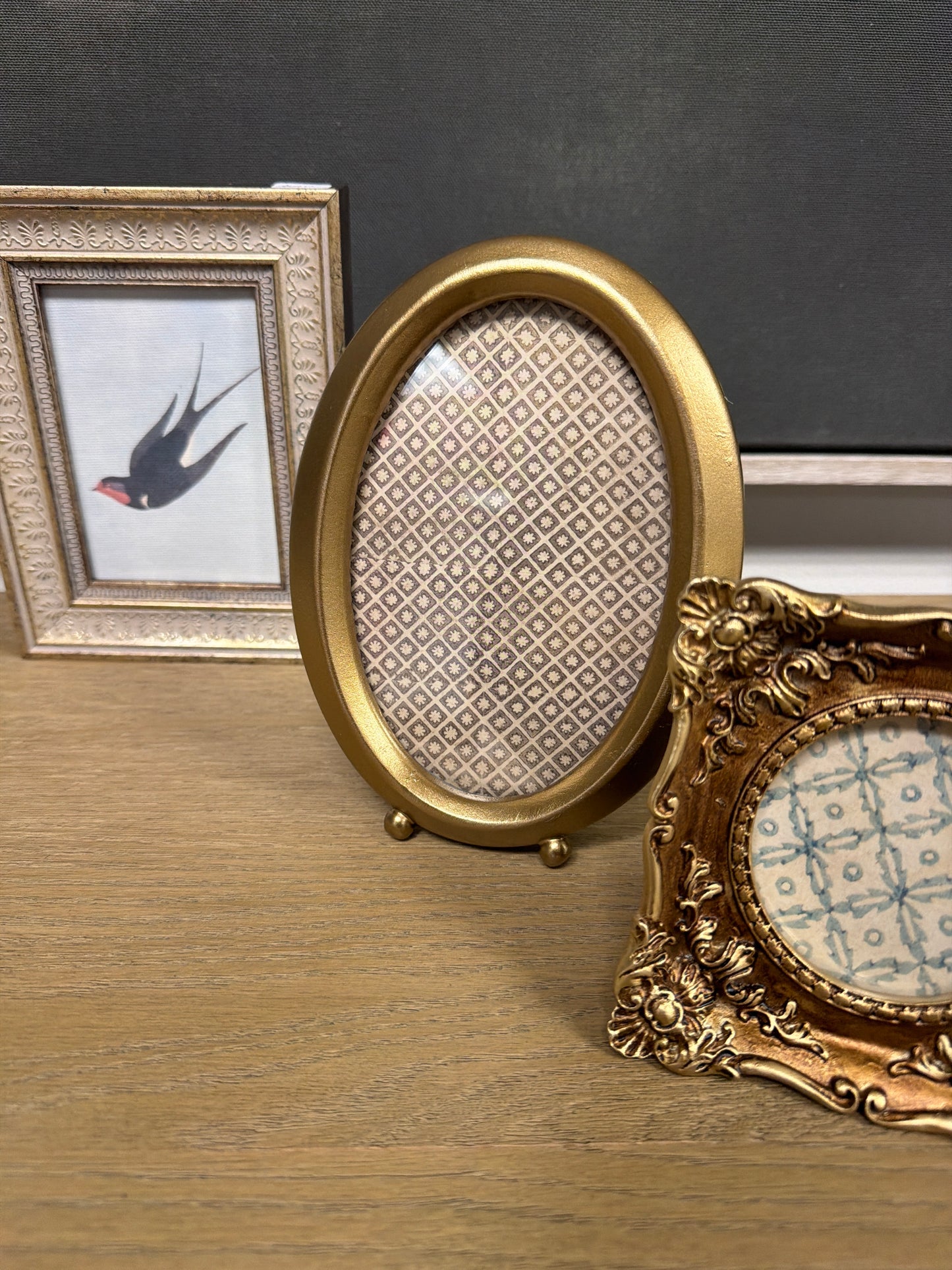 Modern Oval Photo Frame