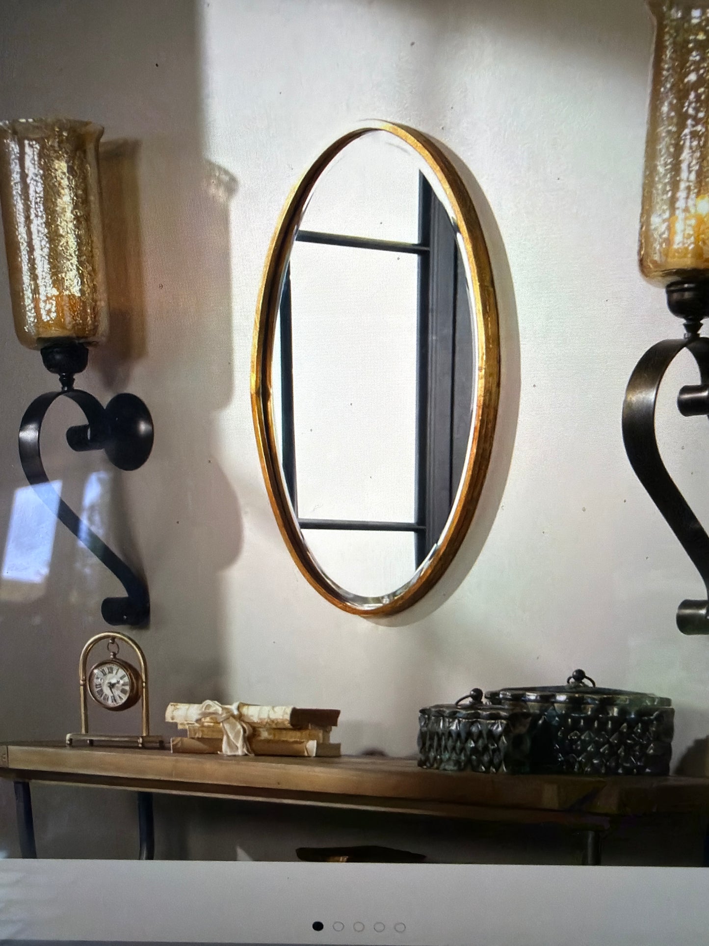 Leva mirror